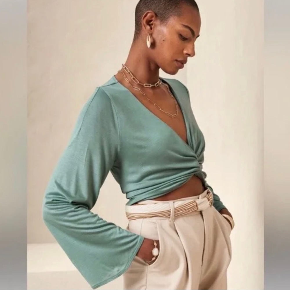 Twist front top